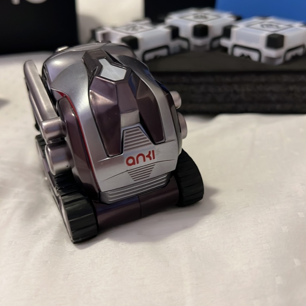 ANKI Cosmo robot - Picture 3 of 8